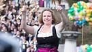 Platzkonzert auf der Wiesn 2015: Katrin Schilz, neue Chefin von Löwenbräu und Spaten | Bild: BR/Beatrix Rottmann