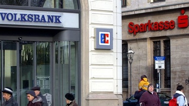 Symbolbild: Filialen von Volksbank und Sparkasse | Bild: picture-alliance/dpa
