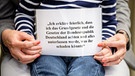 Dem Grundgesetz und der Bayerischen Verfassung soll künftig jede Woche eine Viertelstunde Extra-Zeit an den Schulen eingeräumt werden | Bild: picture alliance / Matthias Balk/dpa