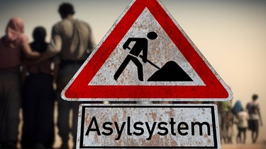 Ein Baustellensymbol mit der Aufschrift "Asylsystem" vor einer Familie. | Bild: picture alliance / Shotshop | stadtratte