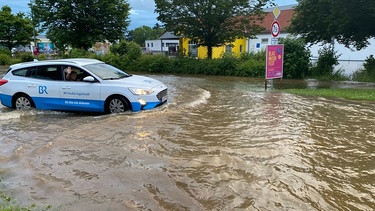 BR-Korrespondenten im Hochwassergebiet  | Bild: BR
