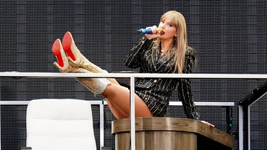 Taylor Swift auf der Bühne. | Bild: dpa-Bildfunk/Ian West