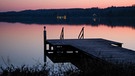 Der Ammersee mit einem Steg im Vordergrund während eines Sonnenuntergangs. | Bild: BR/Johanna Schlüter