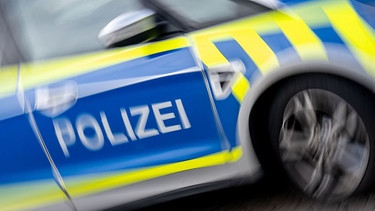 (Symbolbild) Ein Polizei-Auto | Bild: dpa-Bildfunk/Hendrik Schmidt