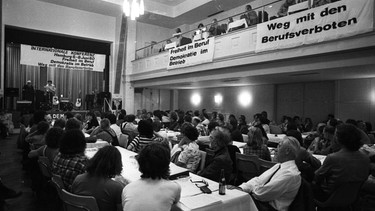 Hamburg, Juni 1980: Die "Internationale Konferenz der Opfer des Radikalenerlasses", der teils zu De-facto-Berufsverboten führte (Symbolbild). | Bild: pa/imageBROKER/Klaus Rose