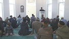 Freitagsgebet in der Bait-un-Naseer Moschee in Augsburg | Bild: BR