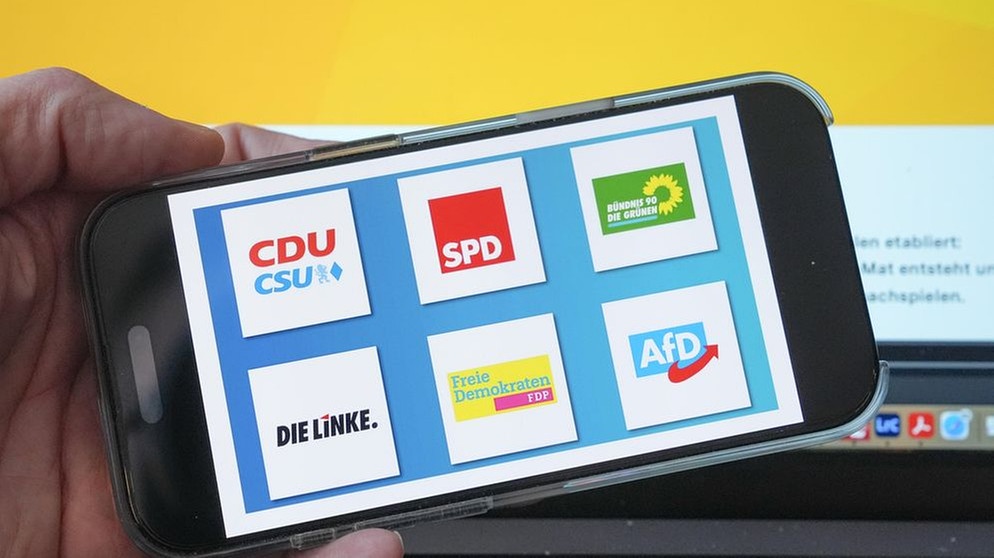 Partei-Logo auf Smartphone | Bild: Picture Alliance