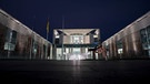Das Kanzleramt in Berlin bei Nacht | Bild: Christoph Soeder/dpa