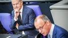 Bundeskanzler Olaf Scholz (l.) und CDU-Chef Friedrich Merz am 22. Juni im Bundestag | Bild: picture alliance/dpa | Kay Nietfeld