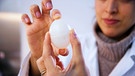 Veganen Ersatz für Eier zu finden, war bisher schwierig. Deswegen forscht die TU München an veganen Eiern, die alle Eigenschaften eines "echten" Eis haben. | Bild: BR
