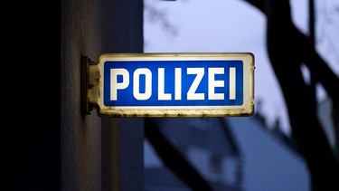 Polizeiwache in einem Stadtgebiet | Bild: picture alliance / Geisler-Fotopress | Christoph Hardt/Geisler-Fotopres