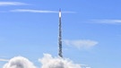Rakete startet vor blauem Himmel; Japan-Mission SLIM: Am 19. Januar 2024 landete die Mission erfolgreich auf dem Mond.  | Bild: picture alliance / ASSOCIATED PRESS | Noriaki Sasaki