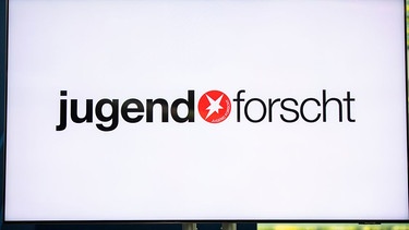 Logo des Wettbewerbs "Jugend forscht" auf einem Bildschirm | Bild: picture alliance/dpa | Christophe Gateau