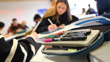 Schulunterricht an einer bayerischen Schule (Symbolbild) | Bild: pa/Frank Hoermann/SVEN SIMON