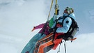 Personen werden aus der blockierten Diavolezza-Seilbahn bei St. Moritz im Engadin evakuiert | Bild: picture-alliance/dpa