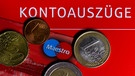 Ordner mit der Aufschrift "Kontoauszüge" und ein paar Euromünzen (Archivbild) | Bild: picture-alliance/dpa