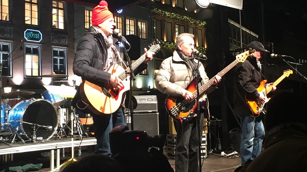 Willy Astor und die Spyder Murphy Gang spielen bei der Kundgebung gegen Rechts vor der Staatsoper in München | Bild: BR/Christine Gaupp