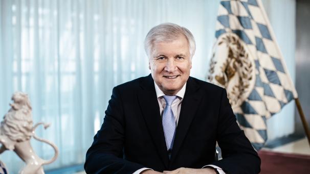 Ministerpräsident Horst Seehofer bei der Neujahrsansprache 2018 in der Staatskanzlei München. | Bild: BR/Johanna Schlüter