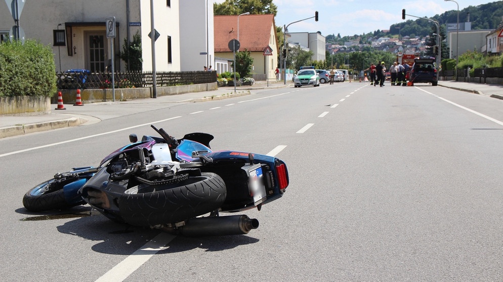 Unfall In Kelheim: Junger Motorradfahrer Ist Schwer Verletzt ...