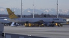 Jubiläum: 25 Jahre Flughafen München: Flughafen und Alpenkette bei Föhn im März 1995. | Bild: /Werner Hennies