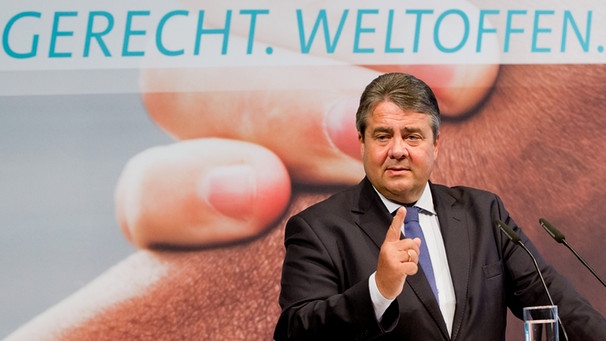 SPD-Chef Sigmar Gabriel auf der Programmkonferenz in Nürnberg | Bild: dpa-Bildfunk / Daniel Karmann