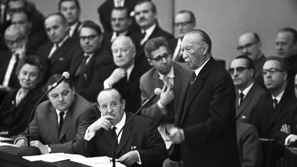 Kanzler Konrad Adenauer im Bundestag | Bild: picture-alliance/dpa