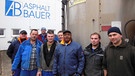 Das Team der Asphaltarbeiter | Bild: BR-Mainfranken / Jürgen Gläser