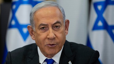 24.12.2023, Israel, Tel Aviv: Benjamin Netanjahu, Premierminister von Israel, leitet eine Kabinettssitzung in der Kirya, dem Sitz des israelischen Verteidigungsministeriums. Foto: Ohad Zwigenberg/AP Pool/dpa +++ dpa-Bildfunk +++ | Bild: dpa-Bildfunk/Ohad Zwigenberg