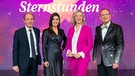 Freuen sich über einen erneuten Spendenrekord: Thomas Jansing, Vorstandvorsitzender und Initiator von Sternstunden e. V., Moderatorin Sandra Rieß, BR-Intendantin Dr. Katja Wildermuth und Moderator Volker Heißmann (v. l.). | Bild: BR / Ralf Wilschewski