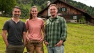 Marcus Fahn (l.) mit Lisa und Christoph Frank von der Alpe Obere Kalle im Naturpark Nagelfluhkette (Landkreis Oberallgäu). | Bild: BR / Matthias Schwinn