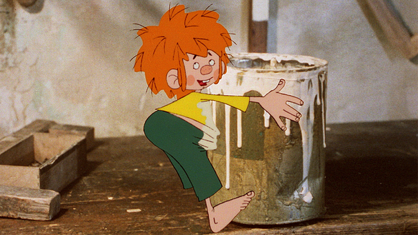 Folge 01: Spuk in der Werkstatt / Pumuckl klebt am Leimtopf in der Werkstatt von Schreinermeister Eder. | Bild: BR/Infafilm GmbH/Original-Entwurf Pumuckl-Figur: Barbara von Johnson