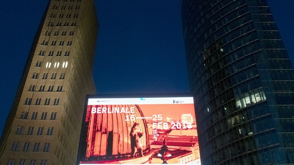 Berlin: Werbeplakat für die Filmfestspiele «Berlinale» (15.02.-25.02.2018) | Bild: dpa-Bildfunk/Paul Zinken