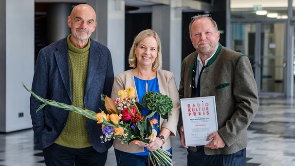 Von links: Ralf Weigand (Aufsichtsratsvorsitzender der GEMA), Iris Mayerhofer (Programmbereichsleiterin Unterhaltung und Heimat) und Stefan Frühbeis (Redaktionsleiter BR Heimat). | Bild: BR/Vera Johannsen