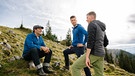 Von links: Schmidt Max, Vincent Zeitler und Markus Kaufmann (Stammzellspender von Vincent) auf dem Wallberg am Tegernsee. | Bild: BR/south & browse GmbH/Schelke Bonnetsmüller