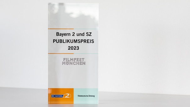 Trophäe aus Glas - Publikumspreis von Bayern 2 und Süddeutscher Zeitung | Bild: BR/Vera Johannsen