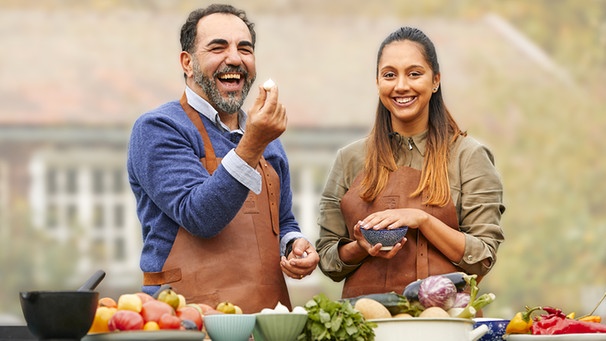 "Grillen mit Ivana und Adnan": Adnan Maral und Ivana Sanshia Austermayer | Bild: BR/Yalla Productions GmbH/Montage: BR