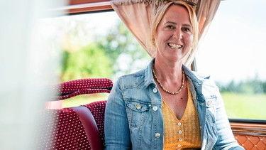 Landfrau Sandra Grundner aus der Oberpfalz im Landfrauenbus. | Bild: BR/Moritz Sonntag