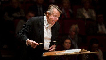 Mariss Jansons, Chefdirigent von Symphonieorchester und Chor des Bayerischen Rundfunks, beim Dirigieren | Bild: BR / Peter Meisel