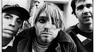 Die Mitglieder der US-amerikanischen Grunge-Ikone Nirvana, (l-r) Dave Grohl, Kurt Cobain und Krist Novoselic, aufgenommen im Oktober 1990 in London. (ACHTUNG: Nur zu redaktioneller Verwendung). Foto: Martyn Goodacre  +++(c) dpa - Report+++ +++(c) dpa - Report+++ | Bild: picture-alliance/ dpa