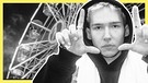 Im Hintergrund sieht man ein Riesenrad aus dem Video zu "Atze seit Tag 1". Im Vordergrund sieht man den Streamer und Rapper Filow. | Bild: BR