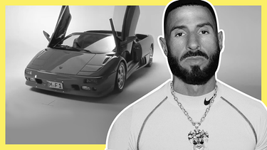 Im Hintergrund sieht man einen Ferrari. Im Vordergrund den Rapper Shindy. | Bild: BR