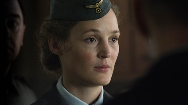 Vicky Krieps als Simone Strasser in einer Szene aus der Sky-Serie "Das Boot". | Bild: © Bavaria Fiction GmbH, 2018 - All Rights Reserved