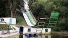 Wasserschanzen Training: Hobby- und Profi-Skispringer springen ins kalte Nass | Bild: Benno Viererbl/ BR