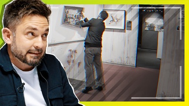 Sebastian Meinberg vor einem Banksy Replica | Bild: BR