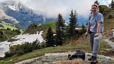 Alpengarten Schynige Platte: Gärtnerin Jasmin Senn | Bild: Tobias Bode