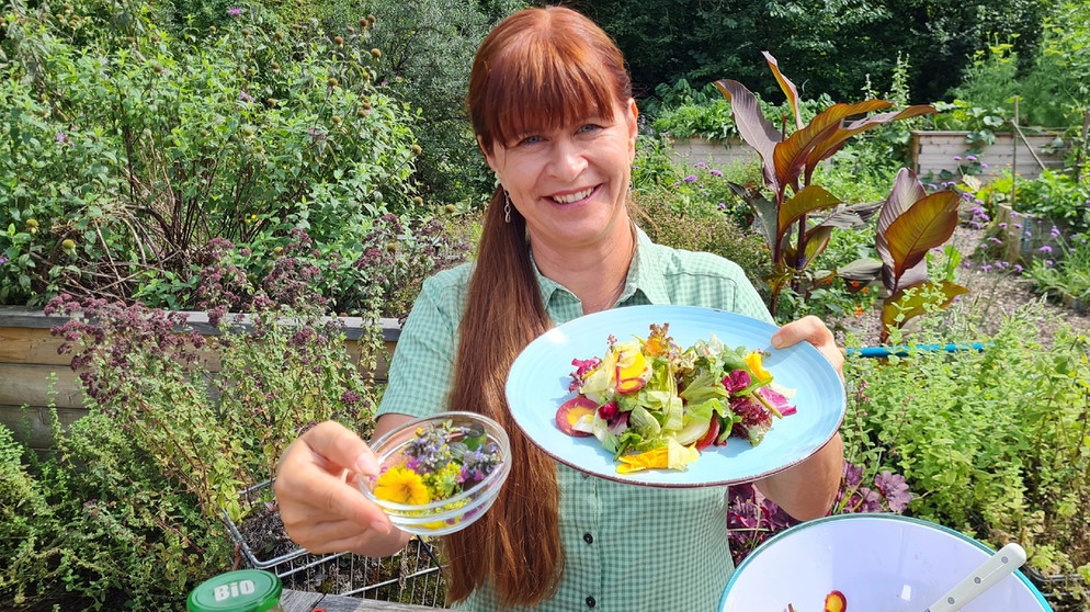 Wurzelgemüse ernten im Querbeet-Garten mit Sabrina Nitsche | Bild: Tobias Bode