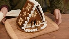 Lebkuchenhaus mit Mandeln - ein Rezept | Bild: BR