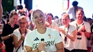 Angelique Kerber feiert mit Sektdusche ihr Karriereende im Deutschen Haus bei den Olympischen Spielen 2024 | Bild: picture alliance / Eibner-Pressefoto | Eibner-Pressefoto/Memmler