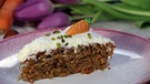 Fertiger Carrot Cake auf einer Platte. | Bild: BR/Martin Deininger