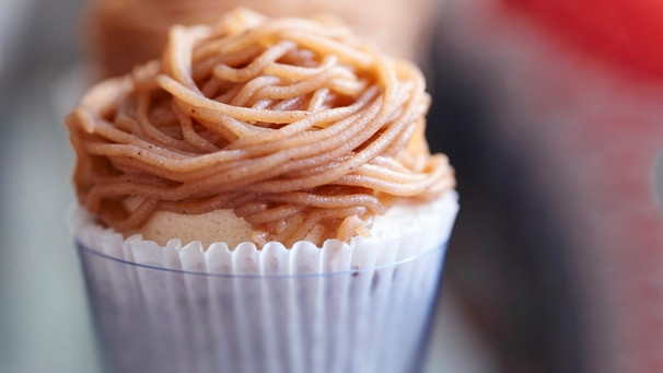 Törtchen mit Maronencreme-Topping | Bild: mauritius images / foodcollection / Bernhard Winkelmann /Montage BR